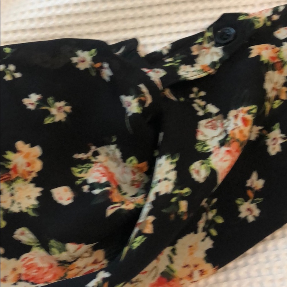 Flowy Blouse With Open Back - image 3